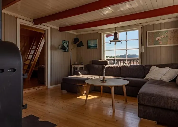 Sharming In Vakantiehuis Sund (Nordland)